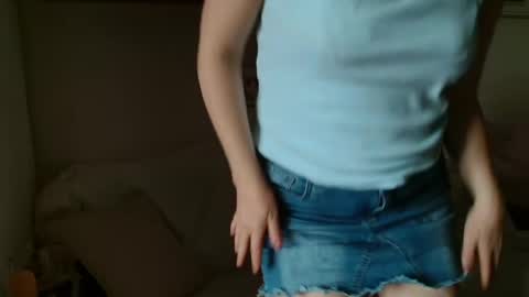 12ennie online show from April 15, 8:26 am