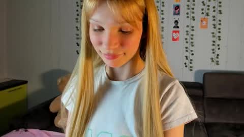 Kira online show from March 12, 5:15 pm