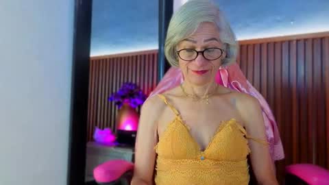 Miss Monserrate online show from March 28, 1:54 pm