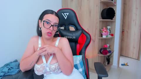 AMANDA online show from April 4, 6:40 pm