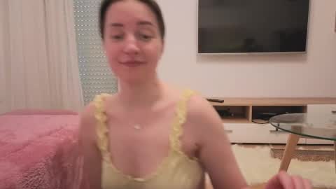 Anna online show from April 1, 2:03 pm