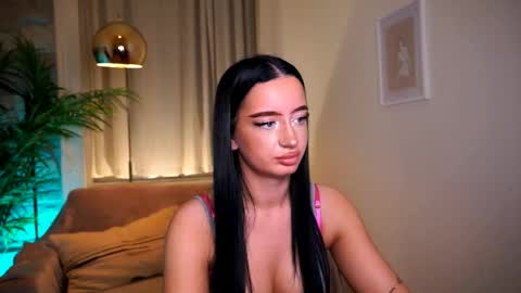 Pearl online show from April 14, 7:25 pm