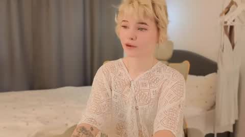 Alisha online show from May 23, 11:52 am