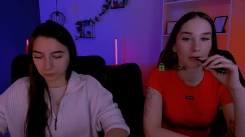 _kellykitten_ online show from April 15, 9:10 am