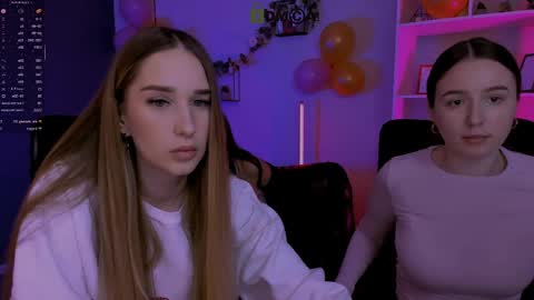 _kellykitten_ online show from April 1, 9:10 am