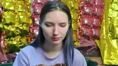 _kikiclark_ online show from April 4, 7:13 pm