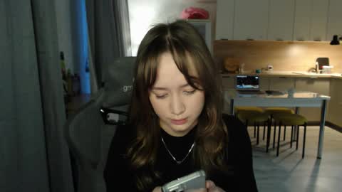 _lalune_ online show from March 4, 1:50 pm