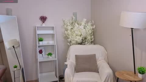 _liilcrystal_ online show from June 4, 7:07 pm