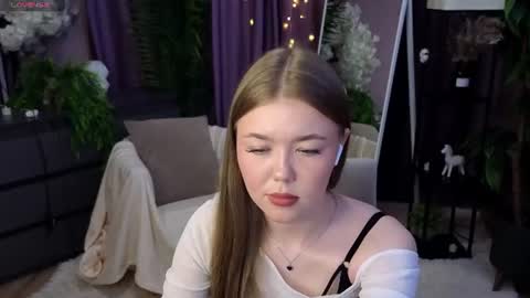_liilcrystal_ online show from June 21, 7:29 pm