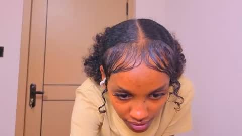 Mimi online show from April 5, 1:54 pm