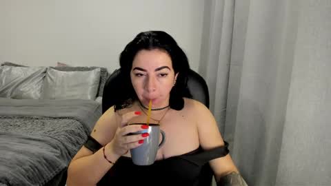 _miss_coco_ online show from April 5, 10:36 am