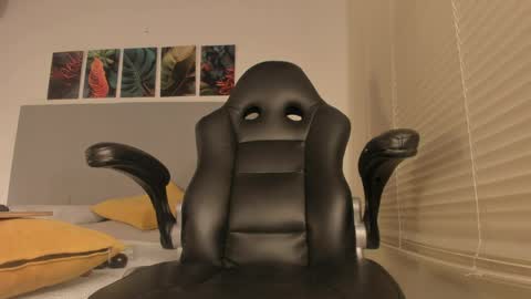 _molly_rosse_ online show from April 8, 12:40 pm