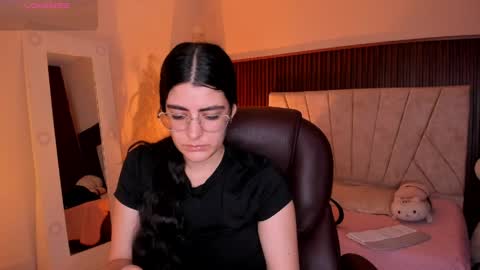 Niah  You can call me Ni or cutie haha online show from April 15, 9:26 pm