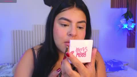 Laura online show from April 4, 3:44 pm