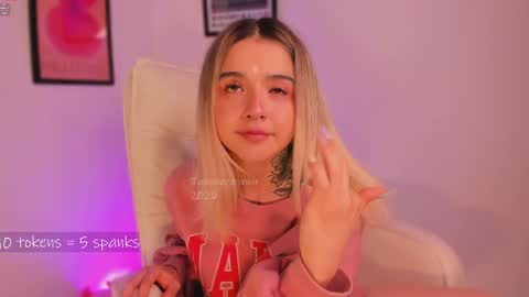 _tammarra_ online show from April 14, 10:32 pm