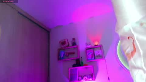 _yourcherrybomb online show from April 18, 5:10 am