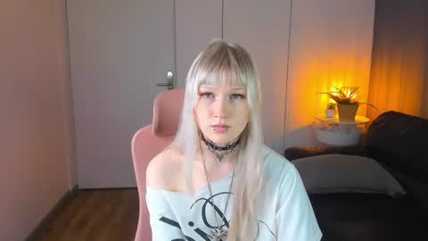Emy online show from April 4, 7:23 pm