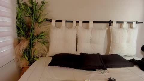 Zoe  online show from June 12, 1:08 pm