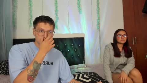 Lia Lesley online show from April 9, 6:52 am