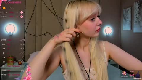 adelesilvy online show from March 31, 1:49 am