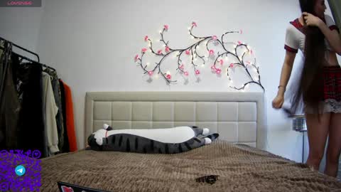 Anna online show from March 29, 3:11 pm