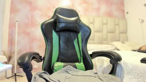 karoline  online show from March 19, 12:48 am