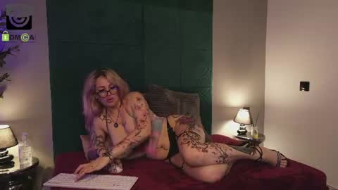 alessia_quinn online show from June 25, 4:23 am