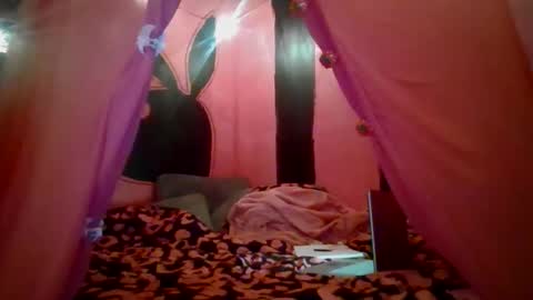 AlexaJohnsontwitter online show from May 14, 4:29 am