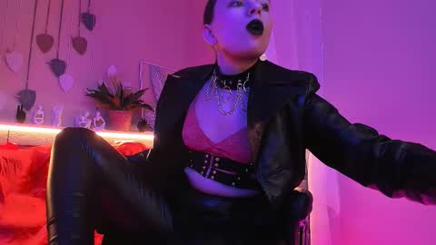 Alice online show from December 14, 8:03 pm