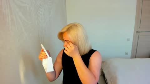 Alicee online show from June 1, 11:45 am
