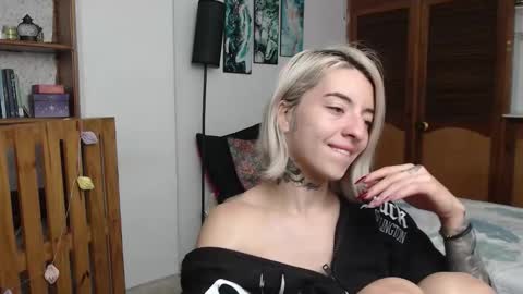 alicee_logan_ online show from March 25, 2:50 am