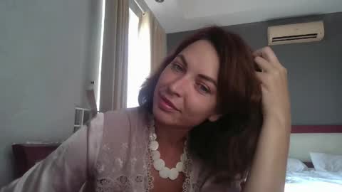 alicehoney_ online show from April 6, 8:26 am