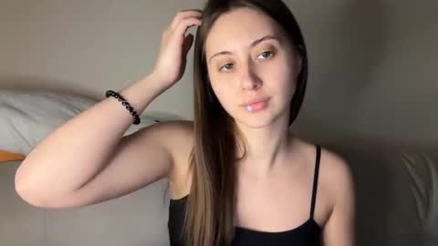 aliceinlustland online show from April 23, 4:42 pm