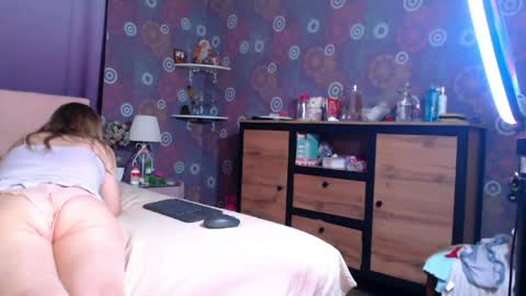 alicewetsquirt online show from May 9, 9:50 pm