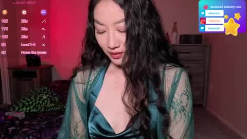 Alicia Hebi online show from April 25, 4:37 pm