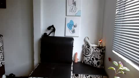 Alisonturbay online show from May 4, 12:42 pm