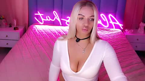 AlwaysHot online show from March 15, 3:08 am