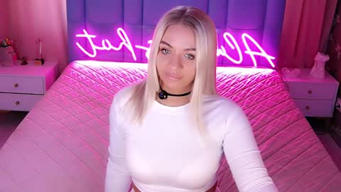 AlwaysHot online show from April 2, 2:20 am