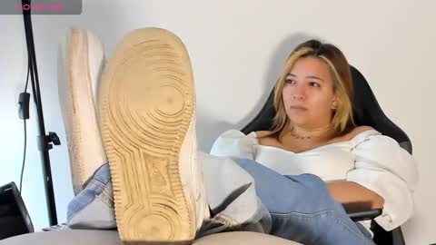 ALMA FENIX  online show from March 6, 1:28 pm