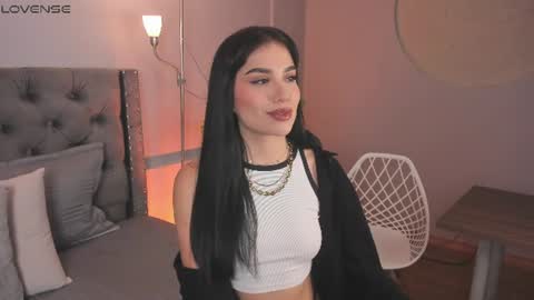 Mia online show from June 10, 5:00 pm