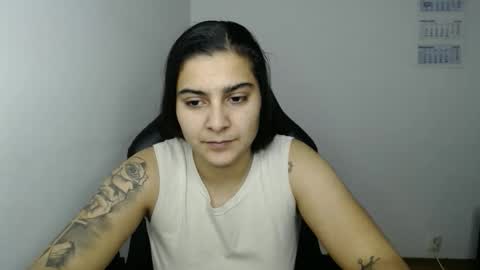 The queen of the biceps  online show from January 15, 7:53 pm