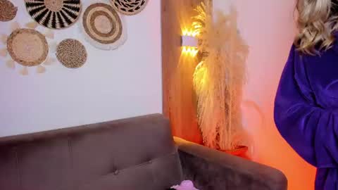 amber_palmer online show from July 3, 8:37 pm