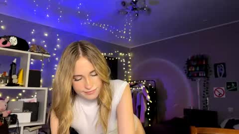 Amily online show from April 16, 8:30 pm