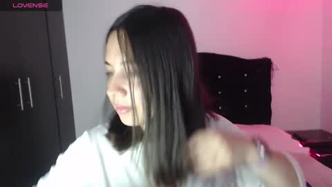 ana_arms_ online show from March 26, 5:04 pm