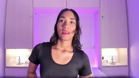 anaacollins_ online show from April 20, 11:24 am