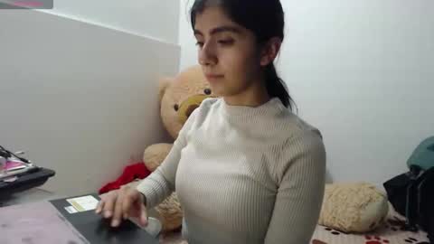 Anahi Browns online show from March 20, 12:15 am