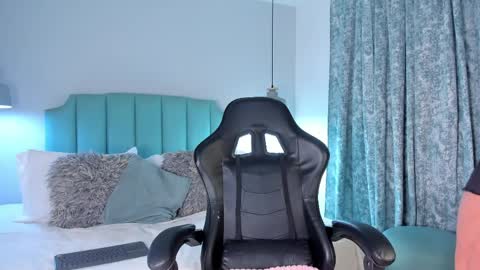 anahijones1 online show from March 29, 4:00 am