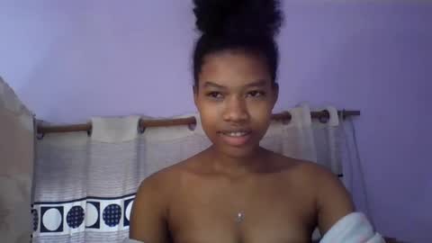 anaissa23 online show from August 4, 7:03 am