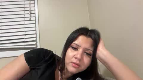 anditspinkxo online show from May 26, 6:35 am