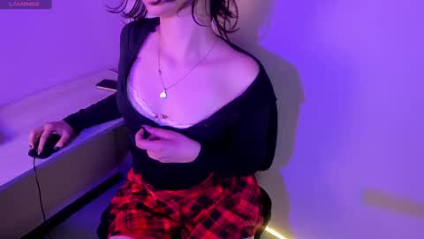   online show from February 12, 7:45 pm